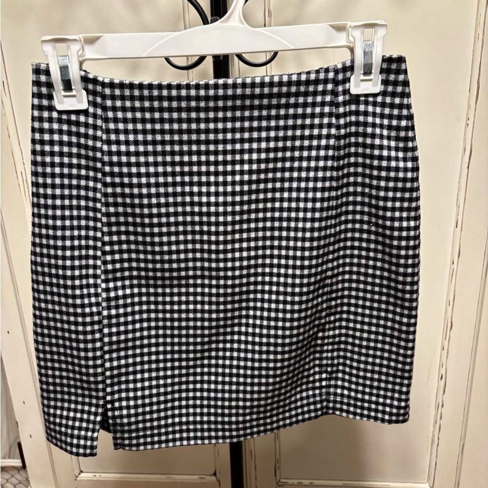 Eyeshadow black and white checkered mini skirt